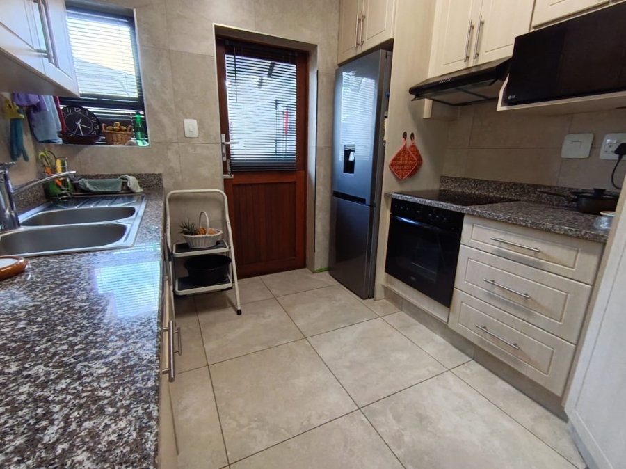 To Let 2 Bedroom Property for Rent in Dana Bay Western Cape